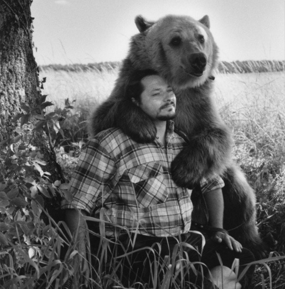homme-et-ours-photo.png