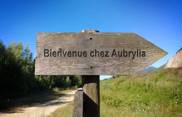 texte-aubrylia-12-panneau-direction.jpg